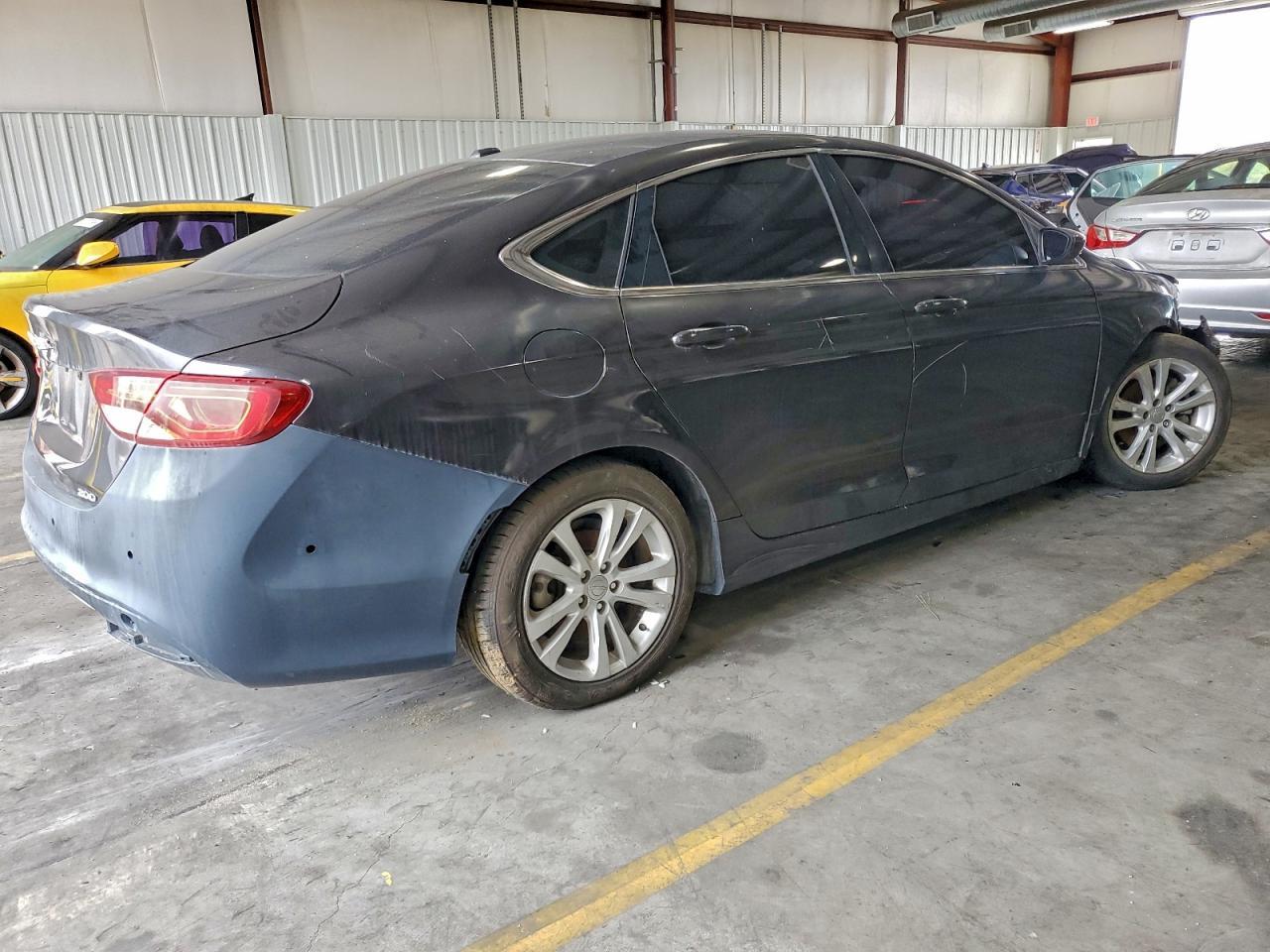 2015 Chrysler 200 Limited - Фото 3