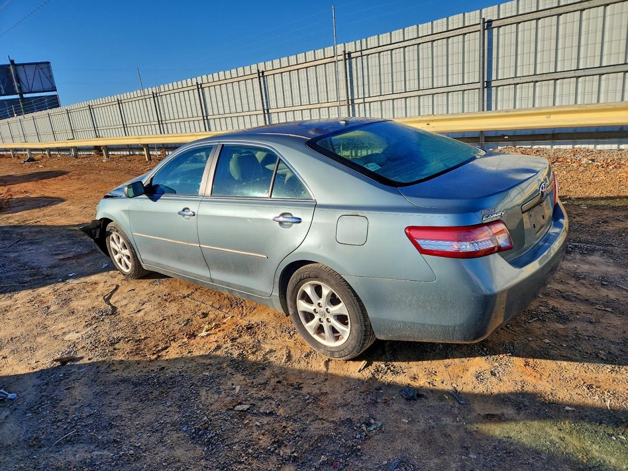 2011 Toyota Camry Le - Image 2