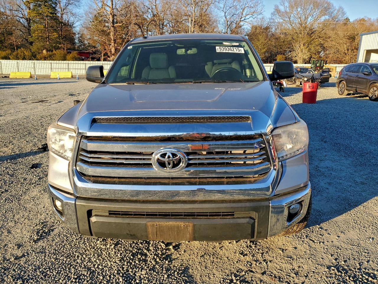2016 Toyota Tundra Crewmax Sr5 - Image 5