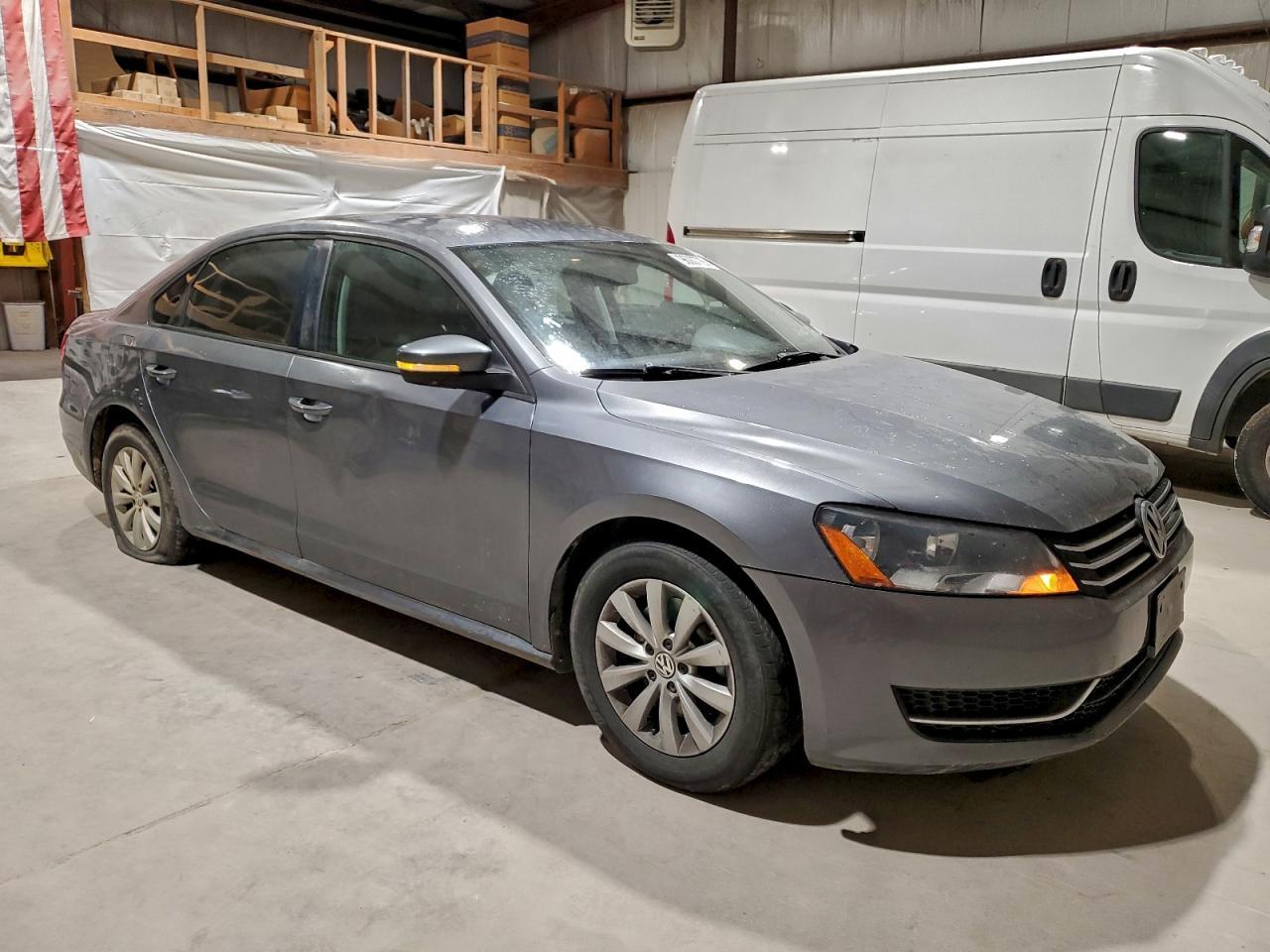 2013 Volkswagen Passat S - Image 4