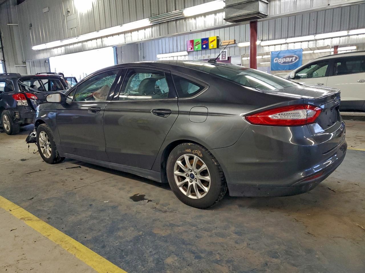 2015 Ford Fusion S - Фото 2