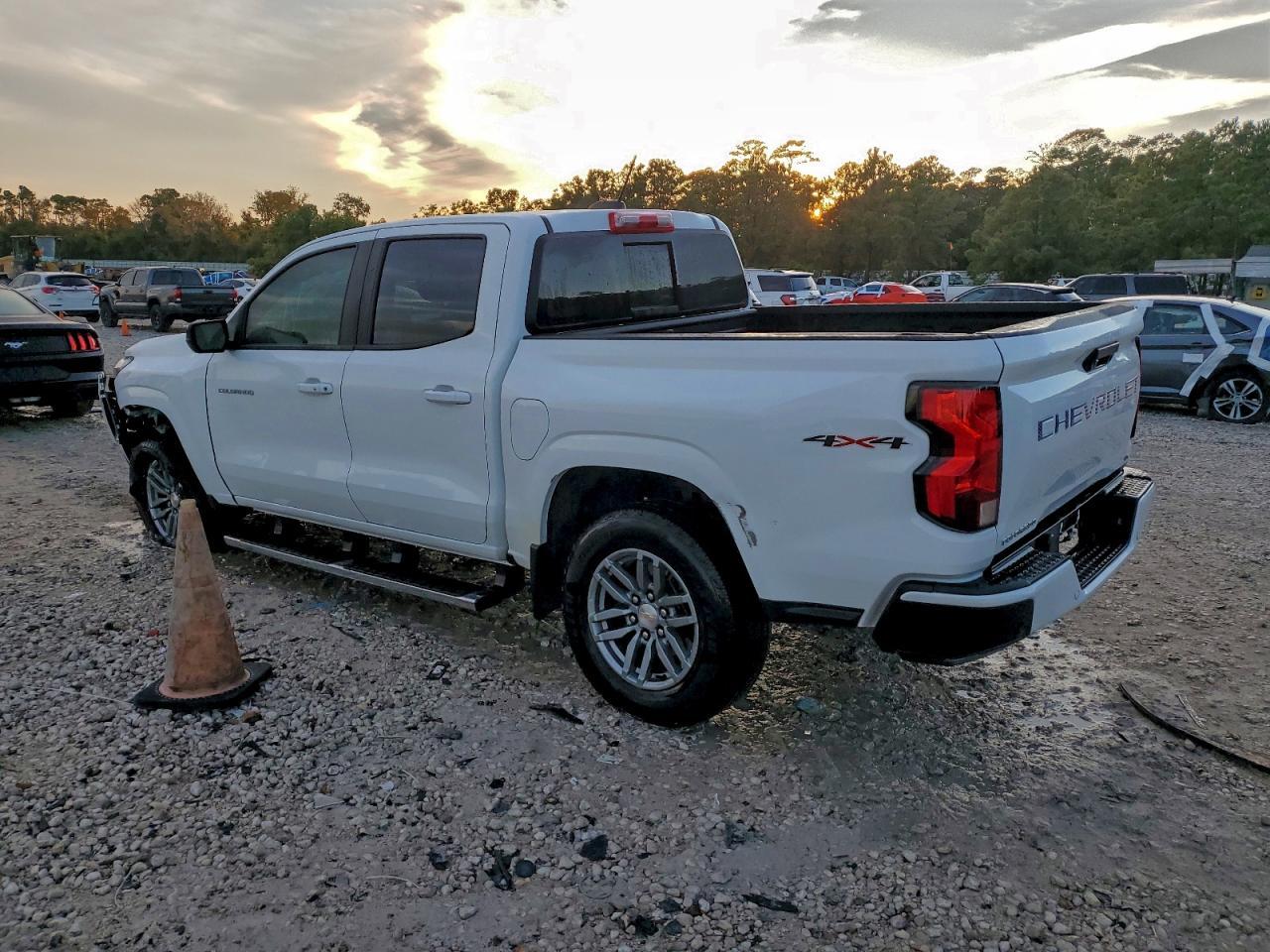 2024 Chevrolet Colorado Lt - Фото 2
