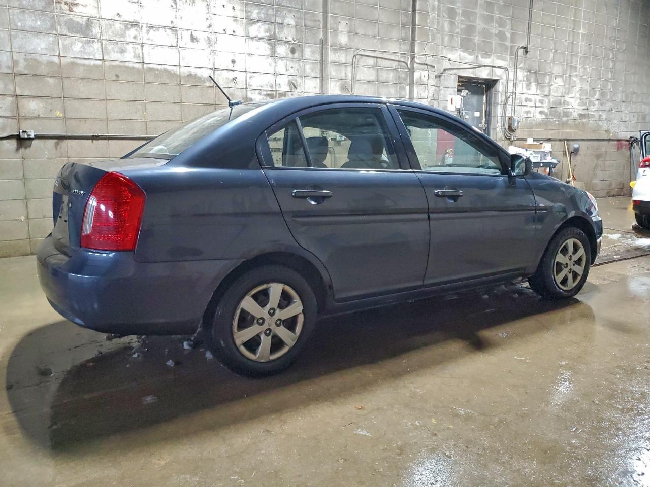 2011 Hyundai Accent Gls - Фото 3