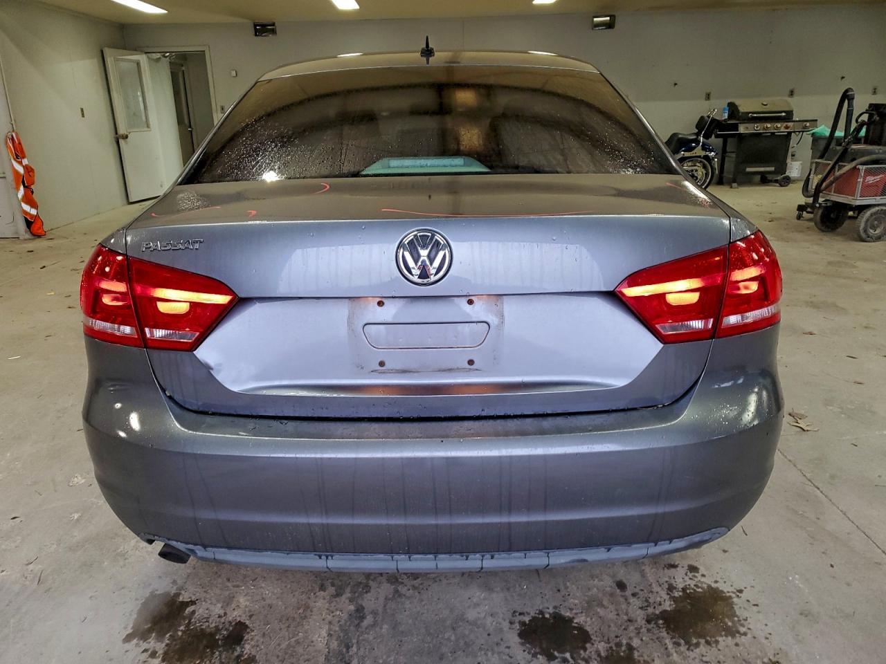 2013 Volkswagen Passat S - Фото 6