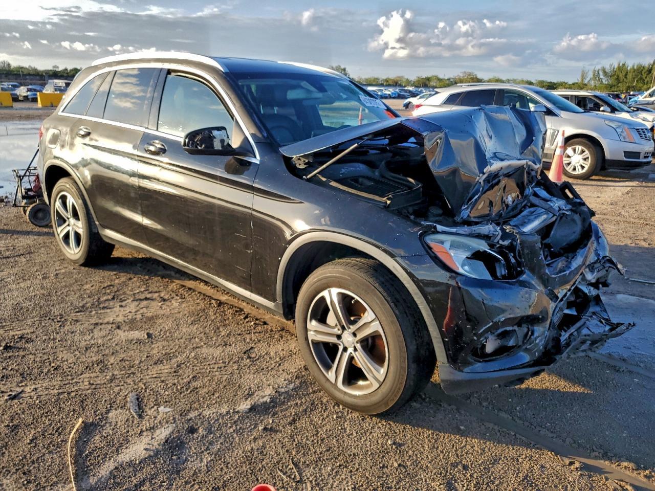 2016 Mercedes-Benz Glc 300 - Image 4