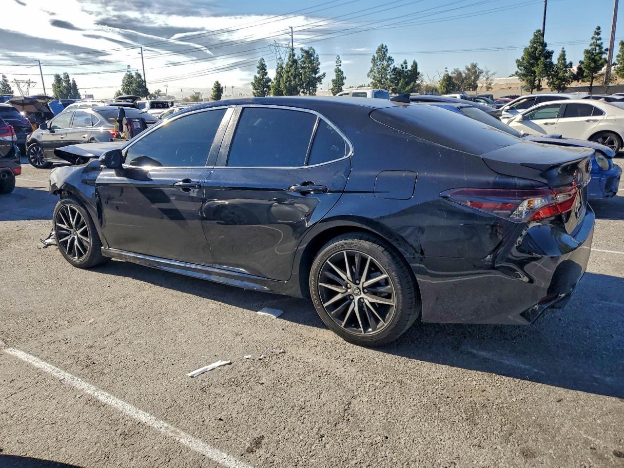 2024 Toyota Camry Se - Фото 2