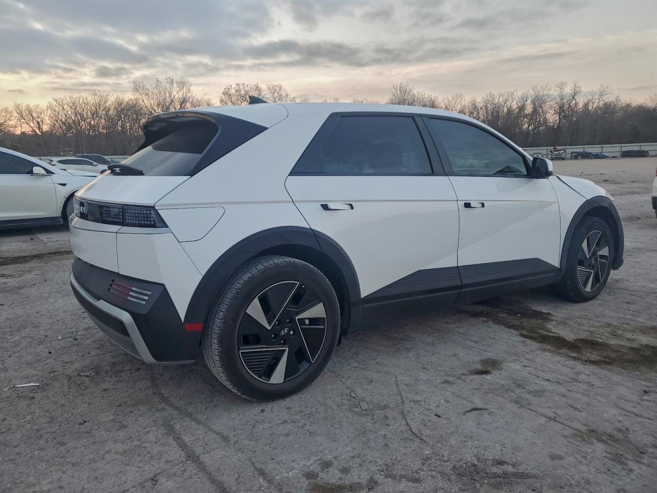 2025 Hyundai Ioniq 5 Se - Фото 3