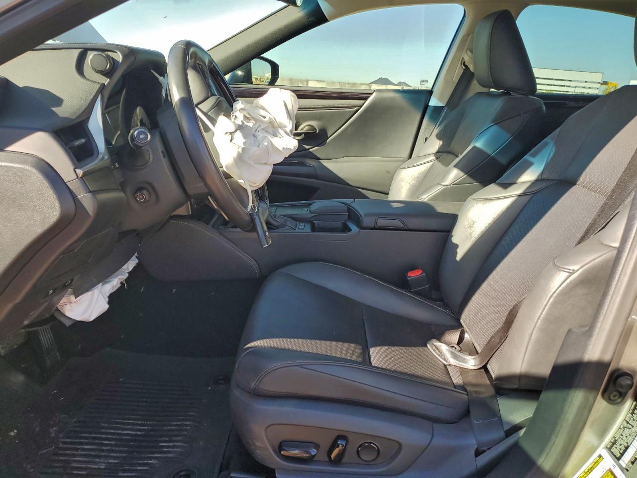 2020 Lexus Es 300H - Фото 7