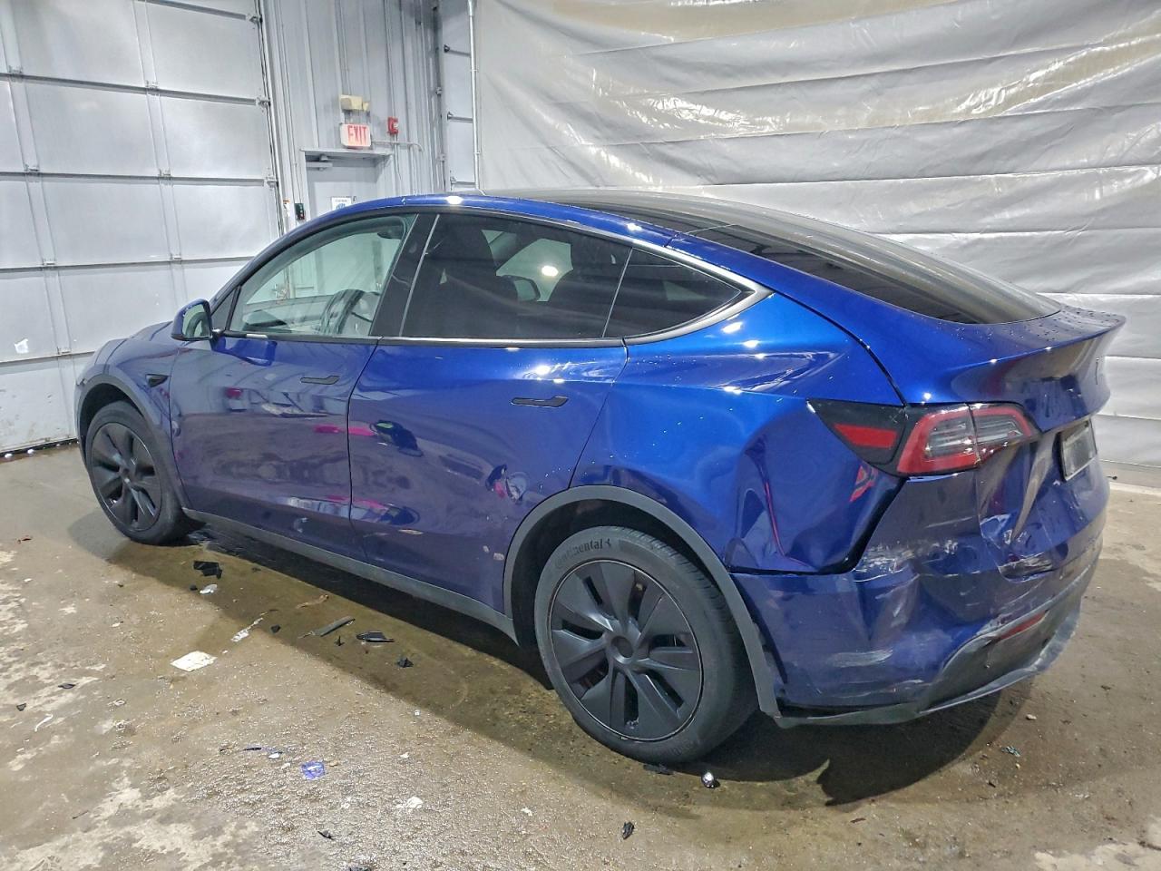 2025 Tesla Model Y - Фото 2