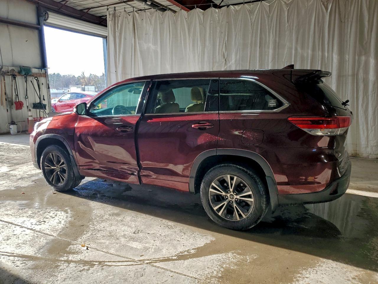 2018 Toyota Highlander Le Plus - Фото 2