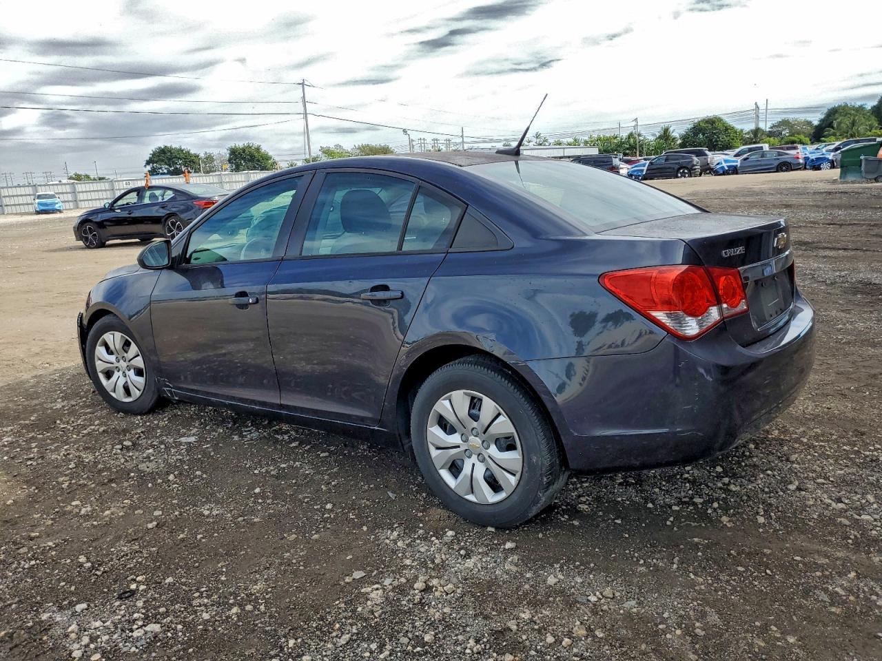 2014 Chevrolet Cruze Ls - Фото 2
