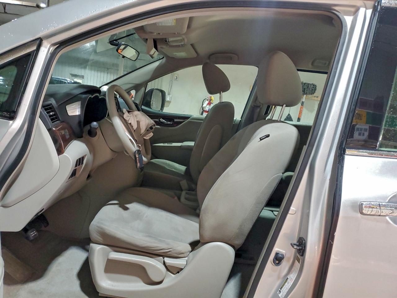 2013 Nissan Quest S - Фото 7