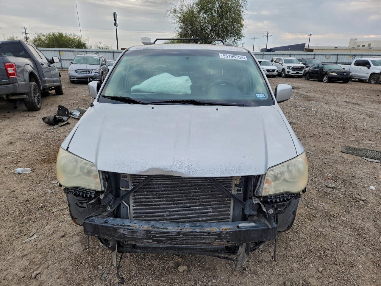 2011 Chrysler Town & Country Touring - Фото 5