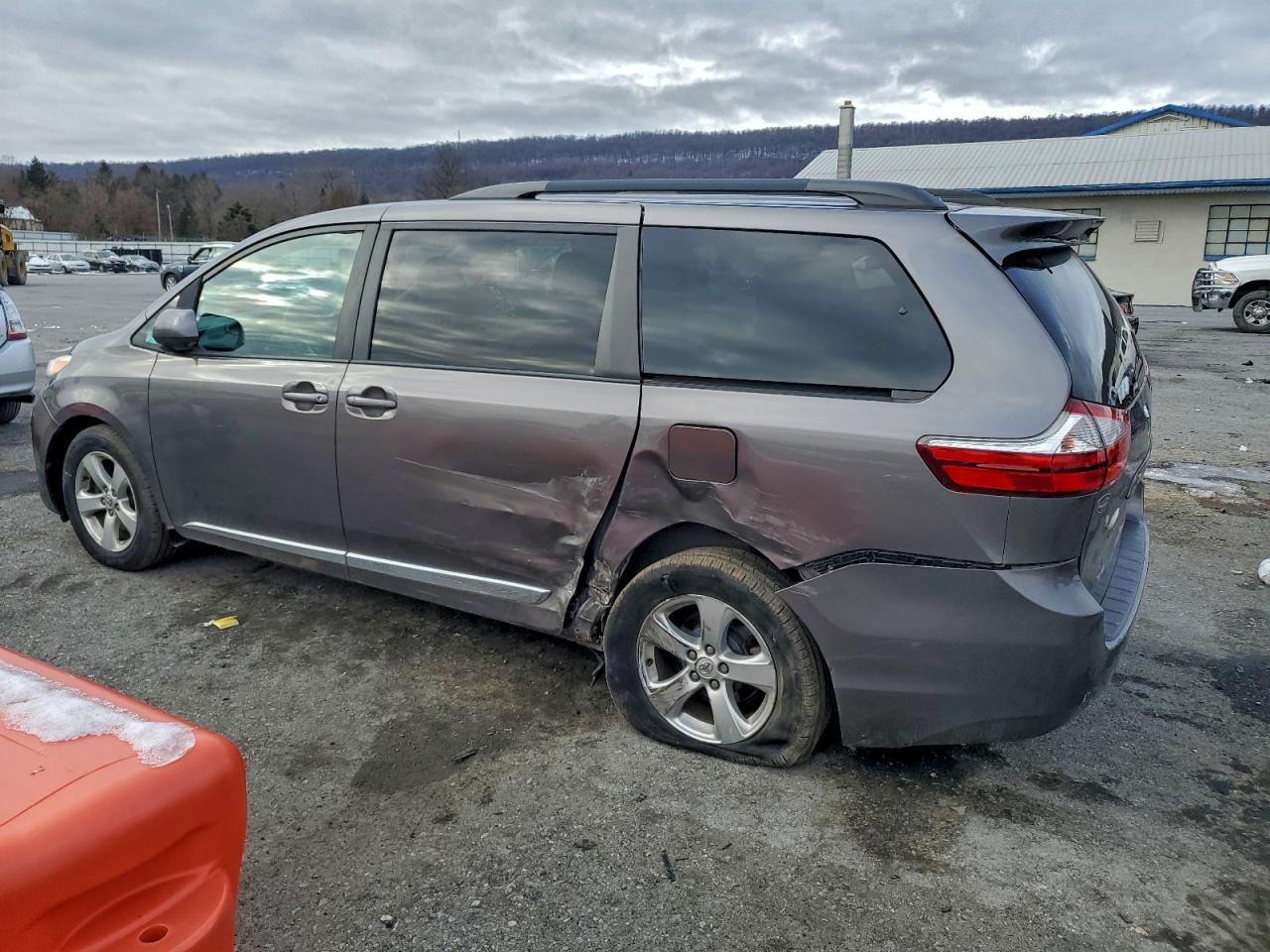 2017 Toyota Sienna Le - Фото 2