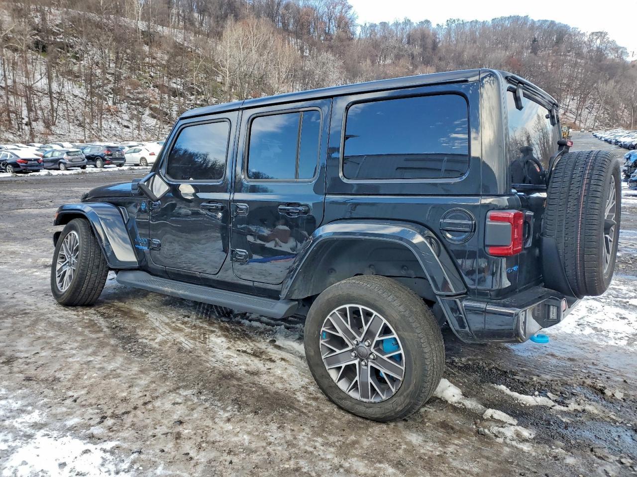 2022 Jeep Wrangler Unlimited Sahara 4Xe - Фото 2