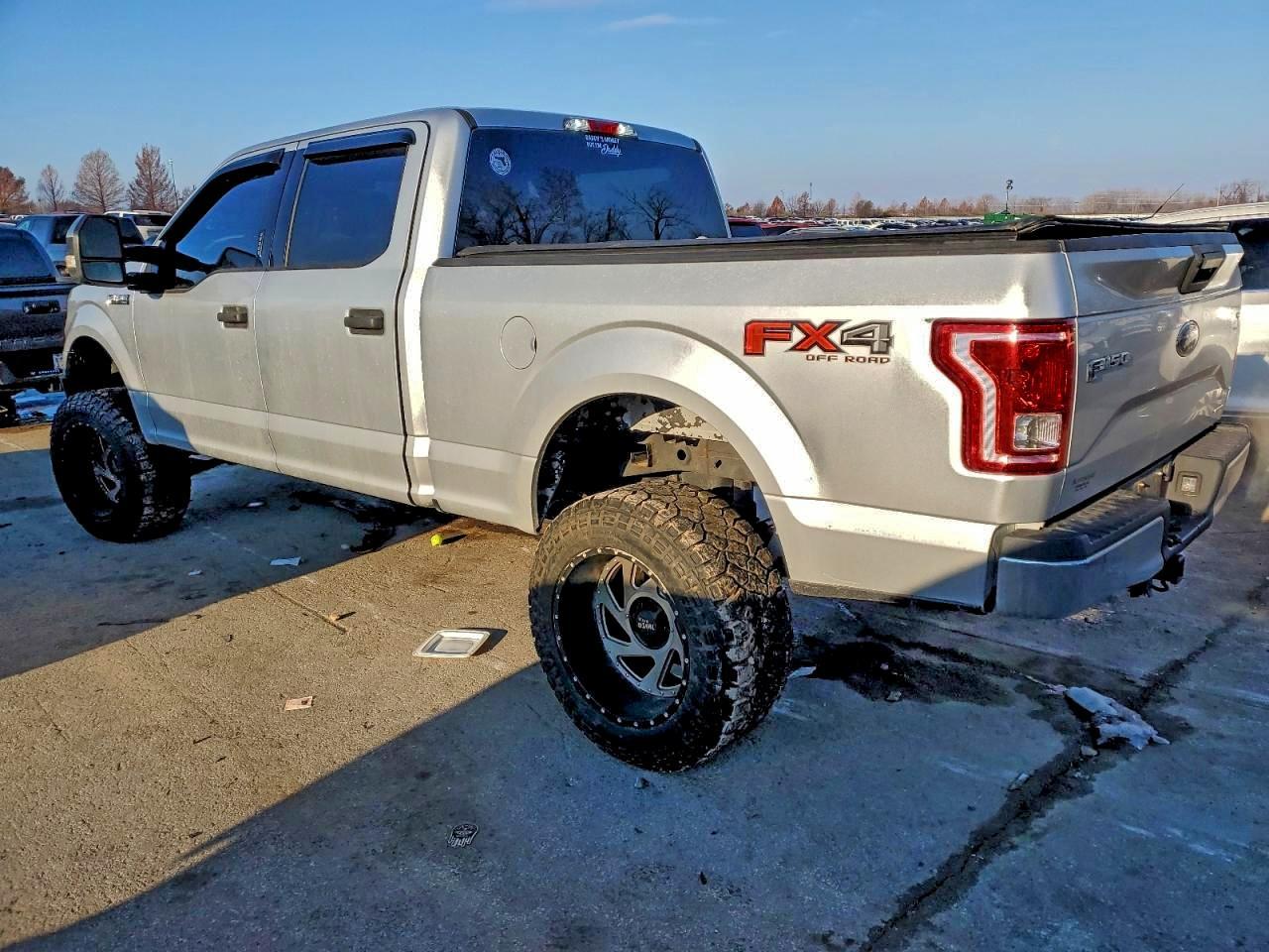 2015 Ford F150 Supercrew - Фото 2