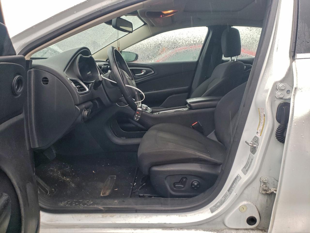 2016 Chrysler 200 Limited - Image 7