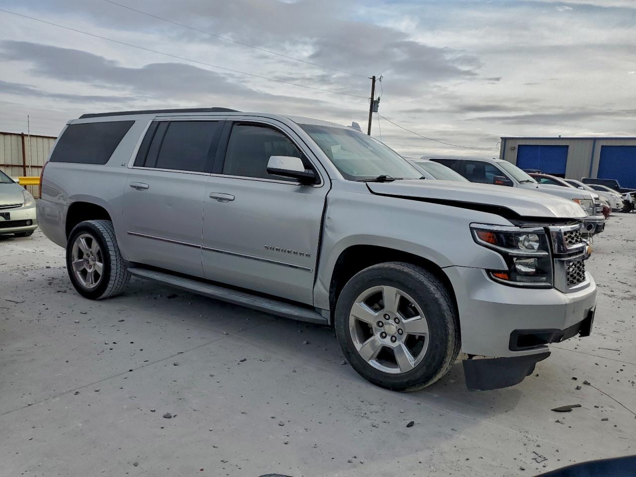 2016 Chevrolet Suburban C1500 Ls - Фото 4