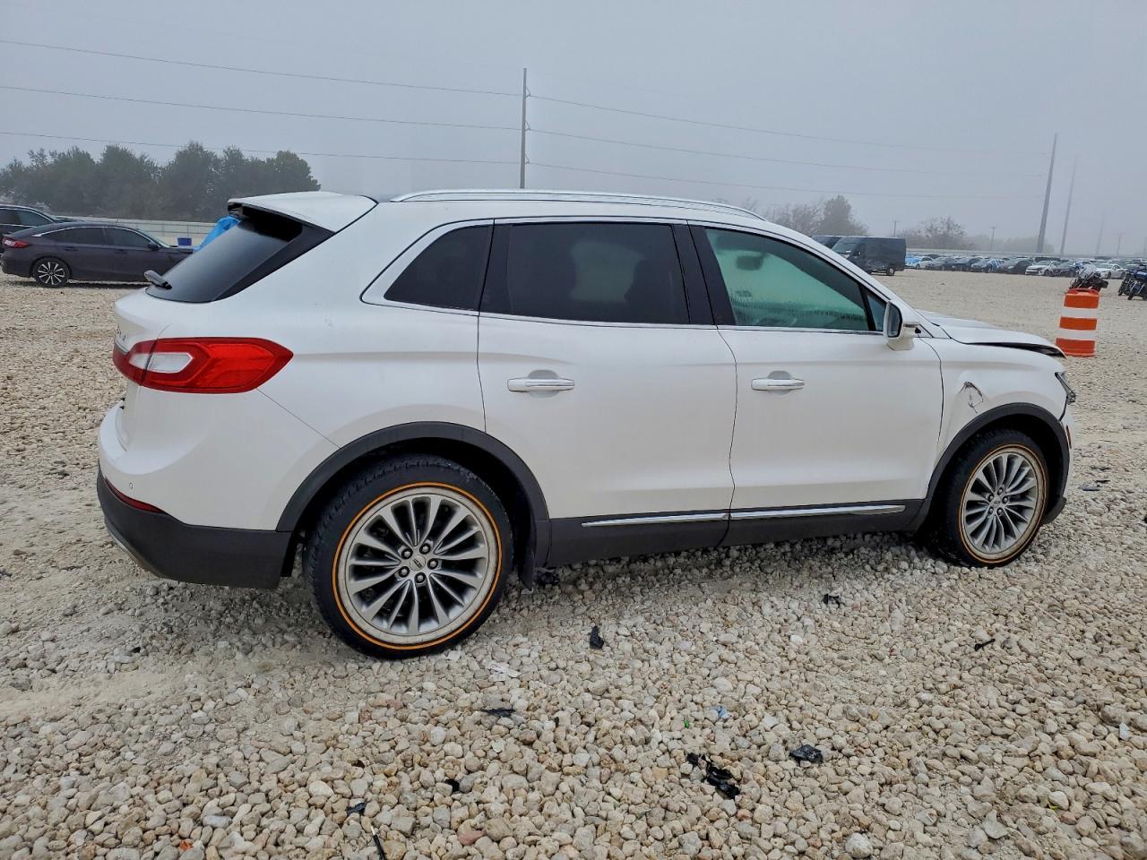 2017 Lincoln Mkx Select - Image 3