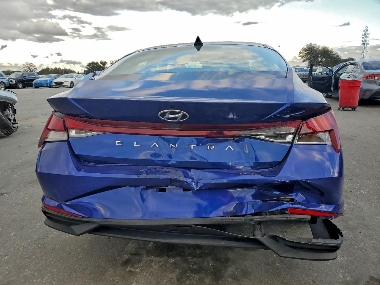 2021 Hyundai Elantra Se - Image 6