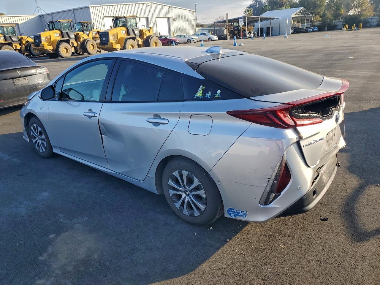 2021 Toyota Prius Prime Le - Image 2