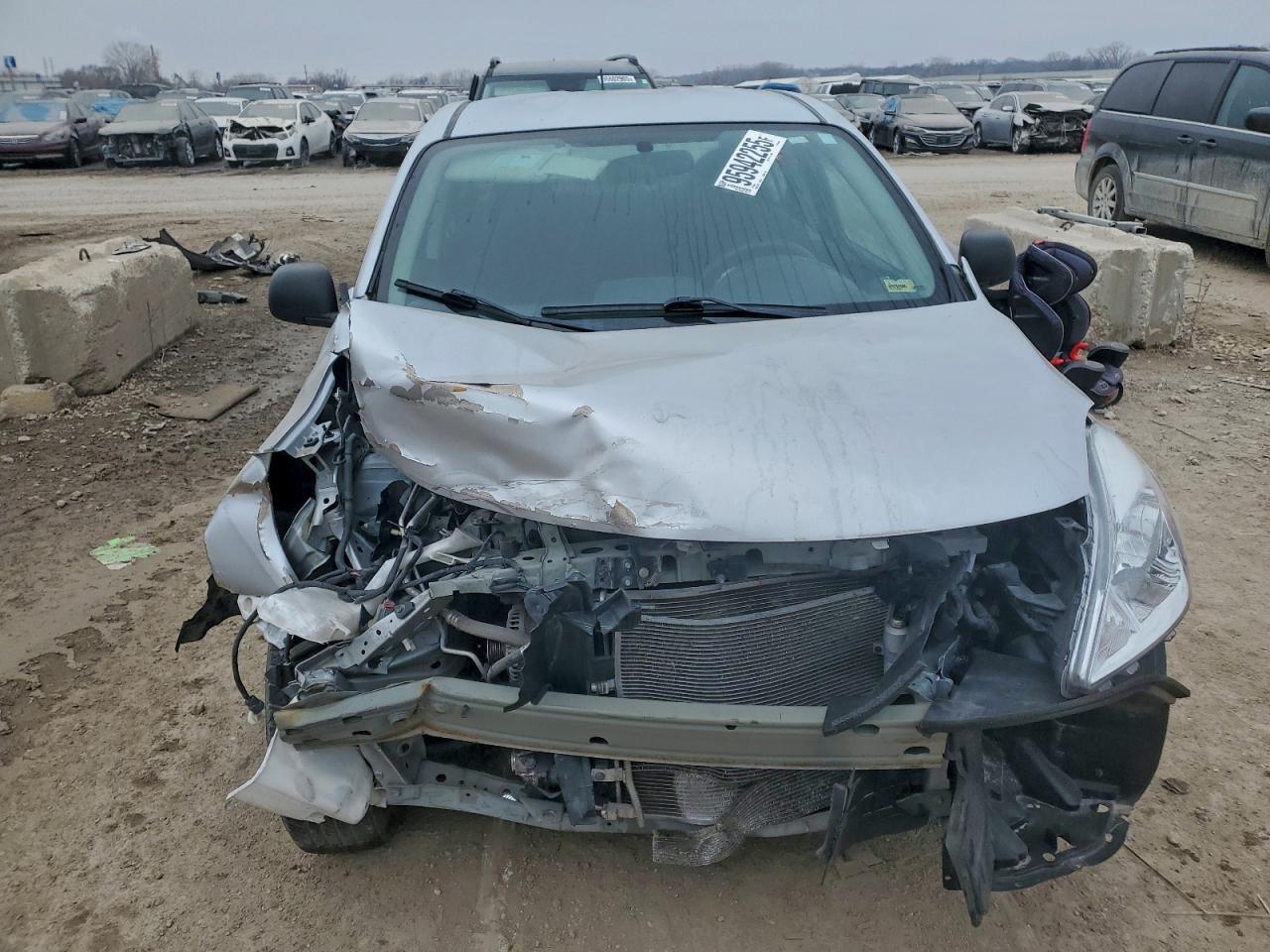 2013 Nissan Versa S - Фото 5