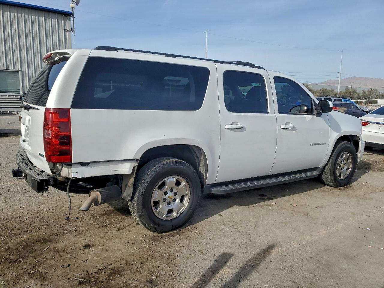 2011 Chevrolet Suburban C1500 Ls - Фото 3