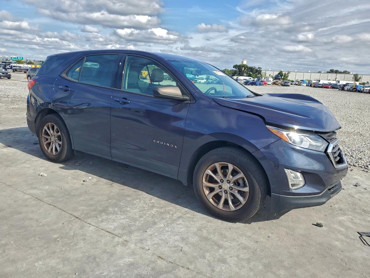 2018 Chevrolet Equinox Ls - Image 4