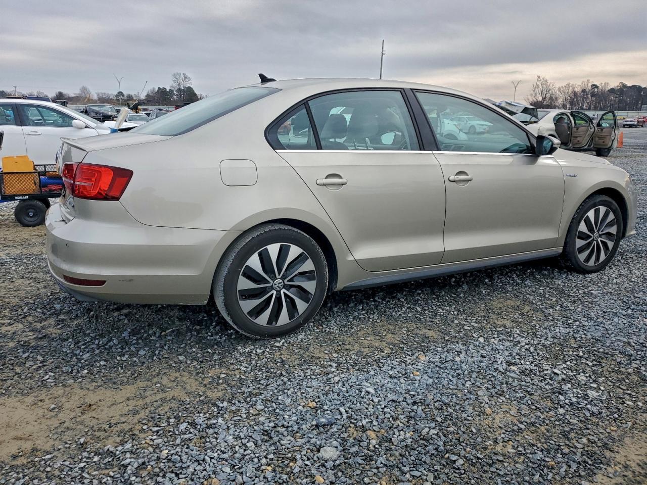 2016 Volkswagen Jetta Hybrid - Image 3