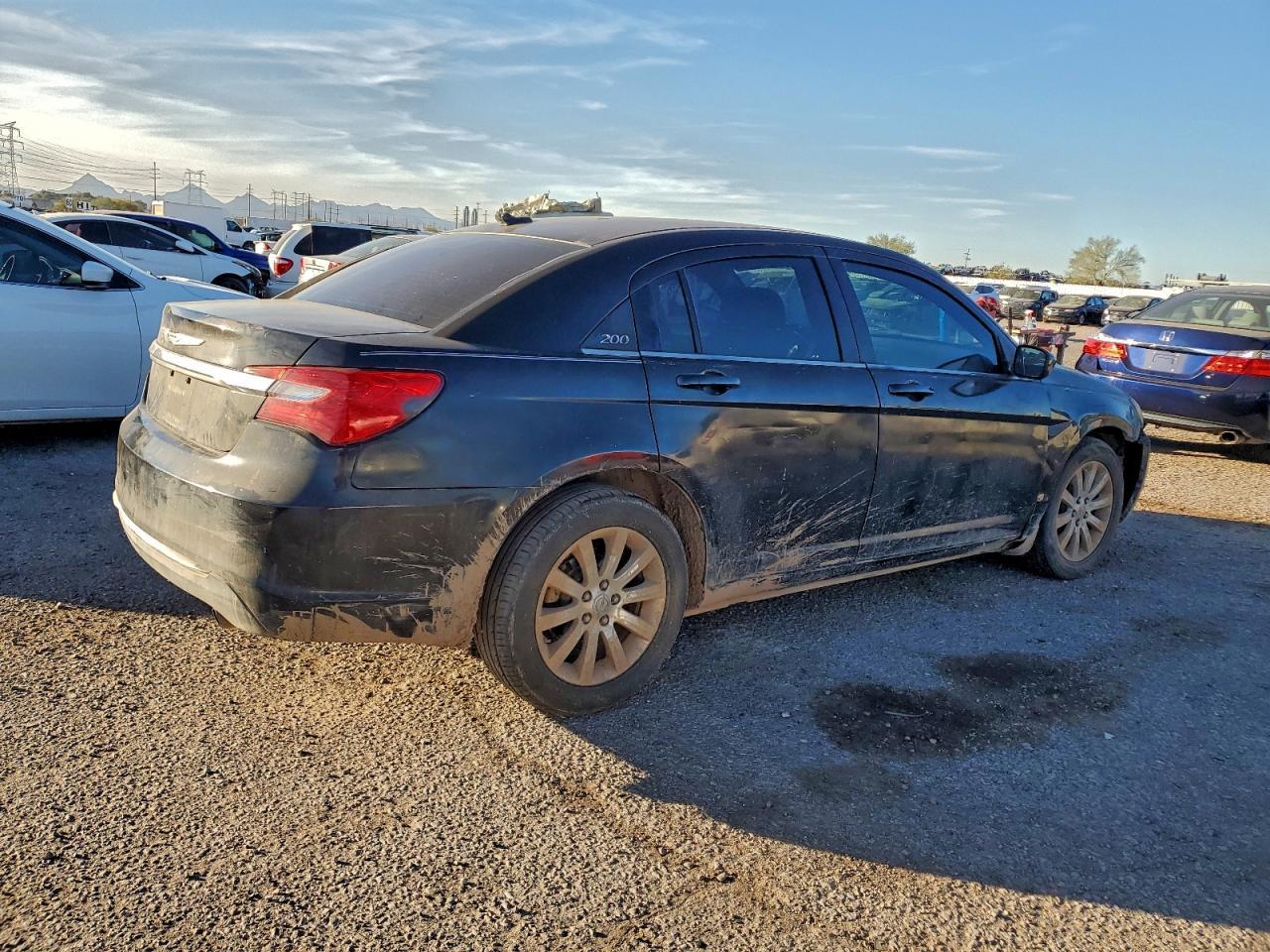 2013 Chrysler 200 Touring - Фото 3