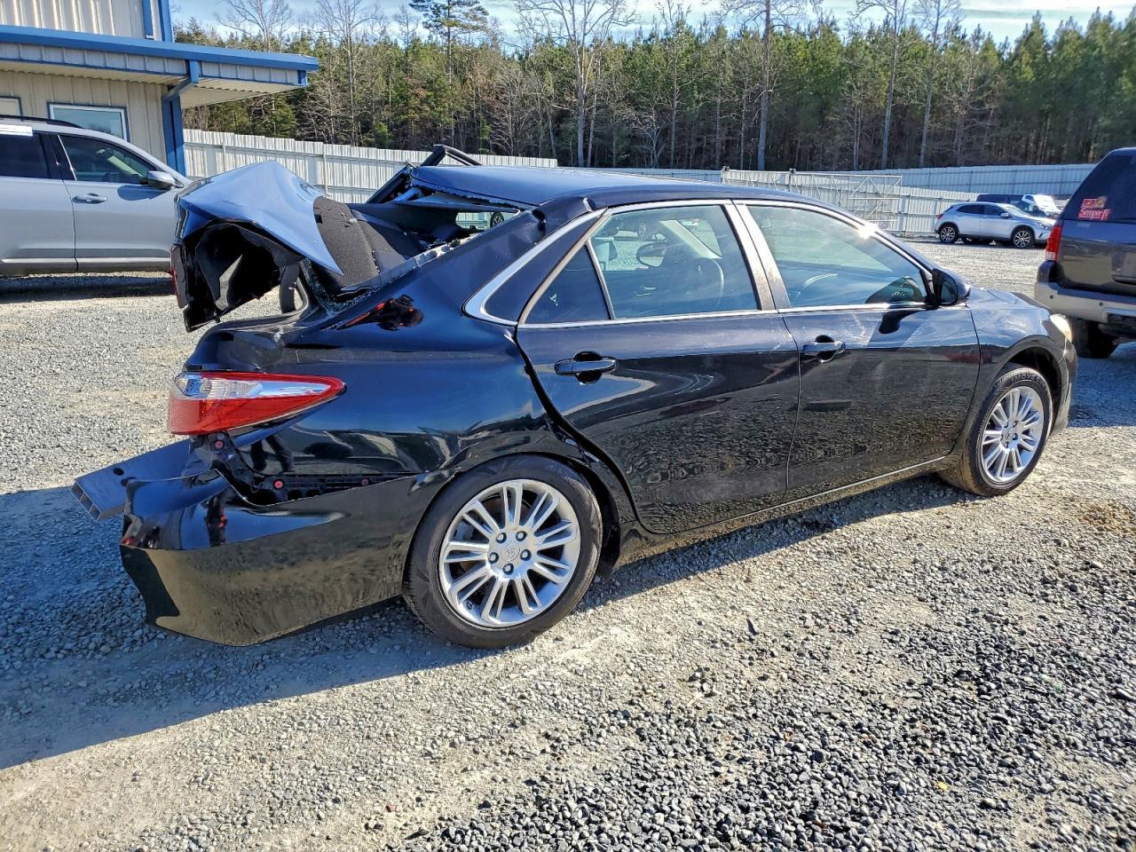 2015 Toyota Camry Le - Фото 3