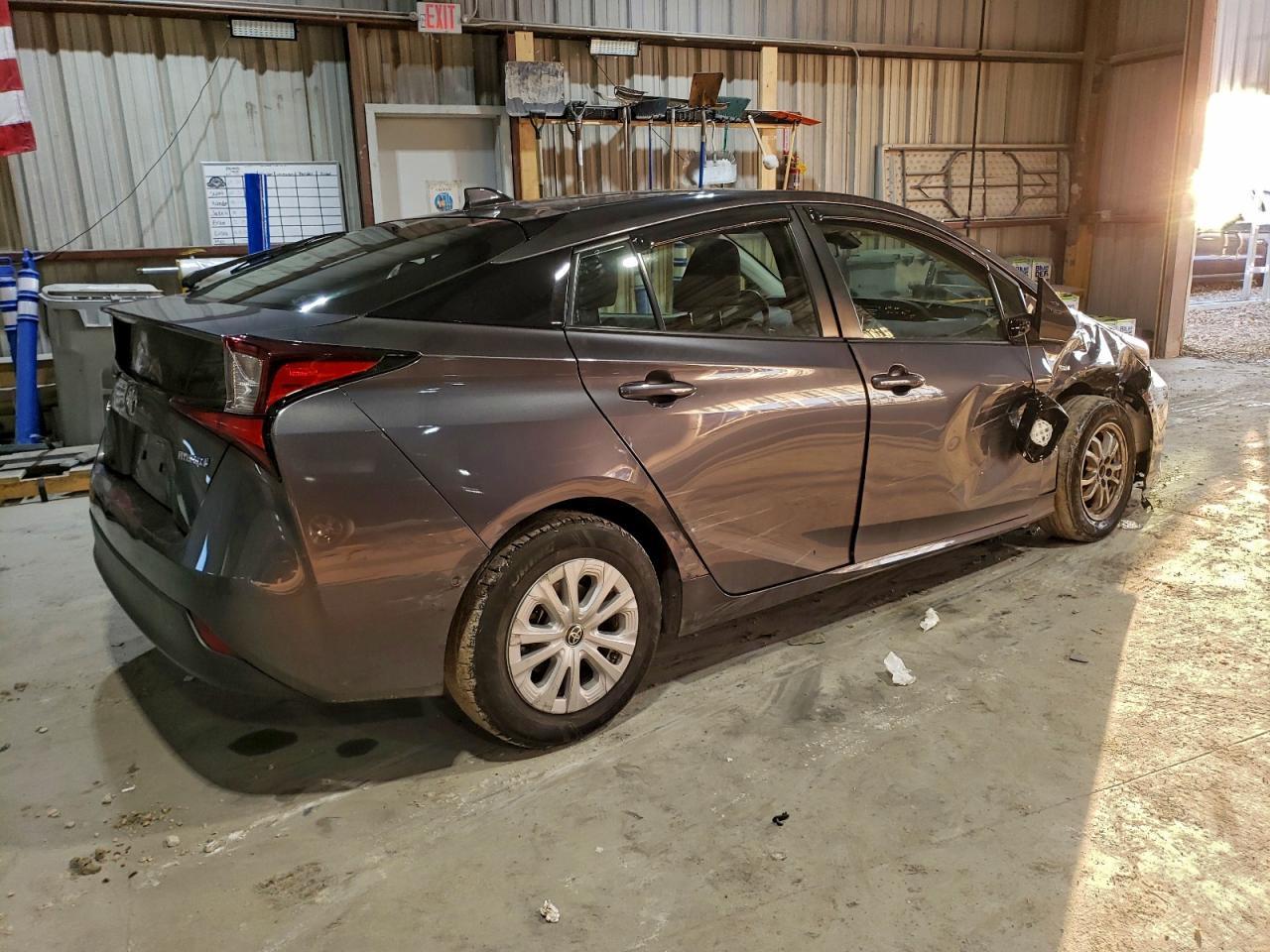 2020 Toyota Prius L - Image 3