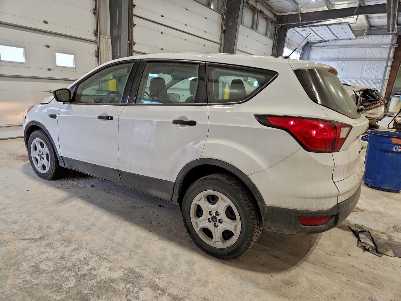2019 Ford Escape S - Фото 2