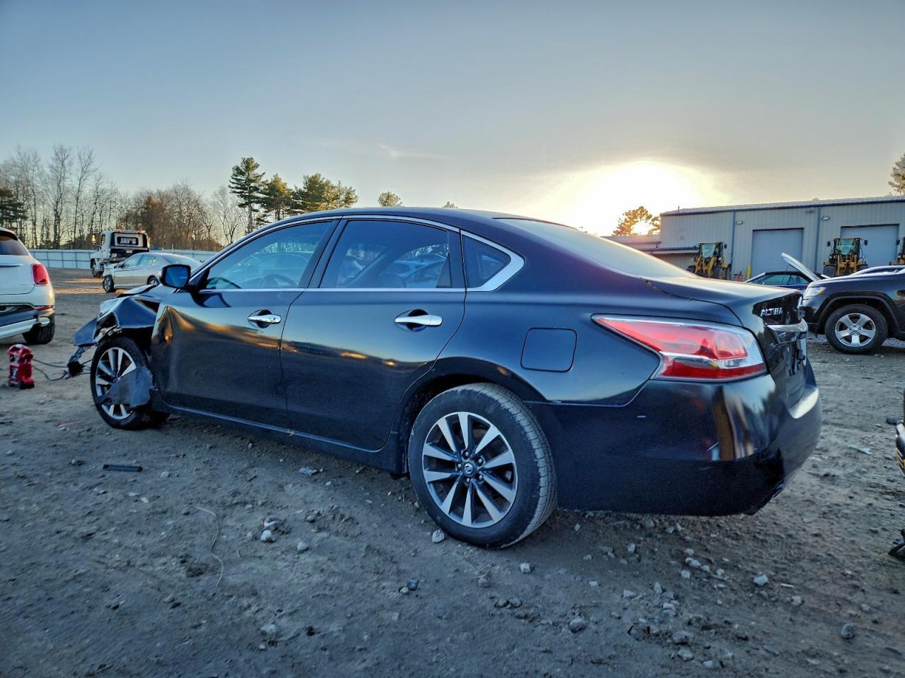 2015 Nissan Altima 2.5 - Фото 2
