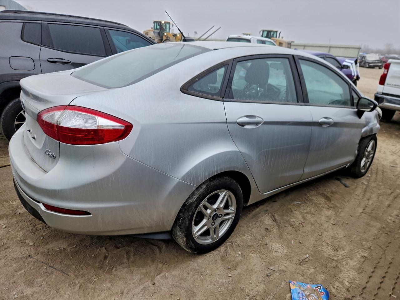 2017 Ford Fiesta Se - Фото 3