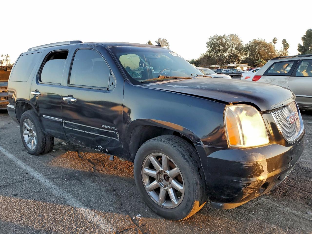 2012 GMC Yukon Denali - Image 4