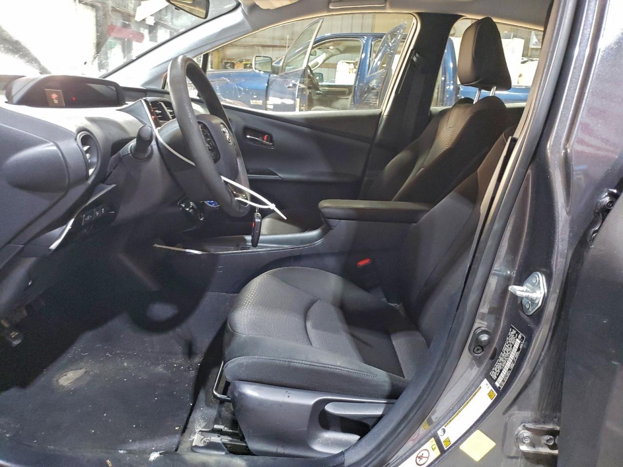 2020 Toyota Prius L - Image 7