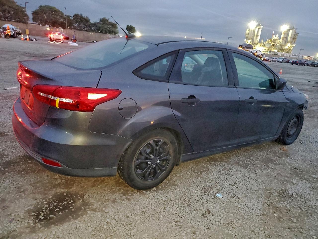 2016 Ford Focus S - Image 3