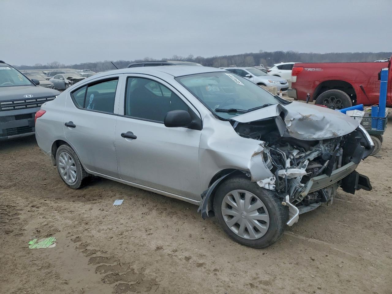 2013 Nissan Versa S - Фото 4