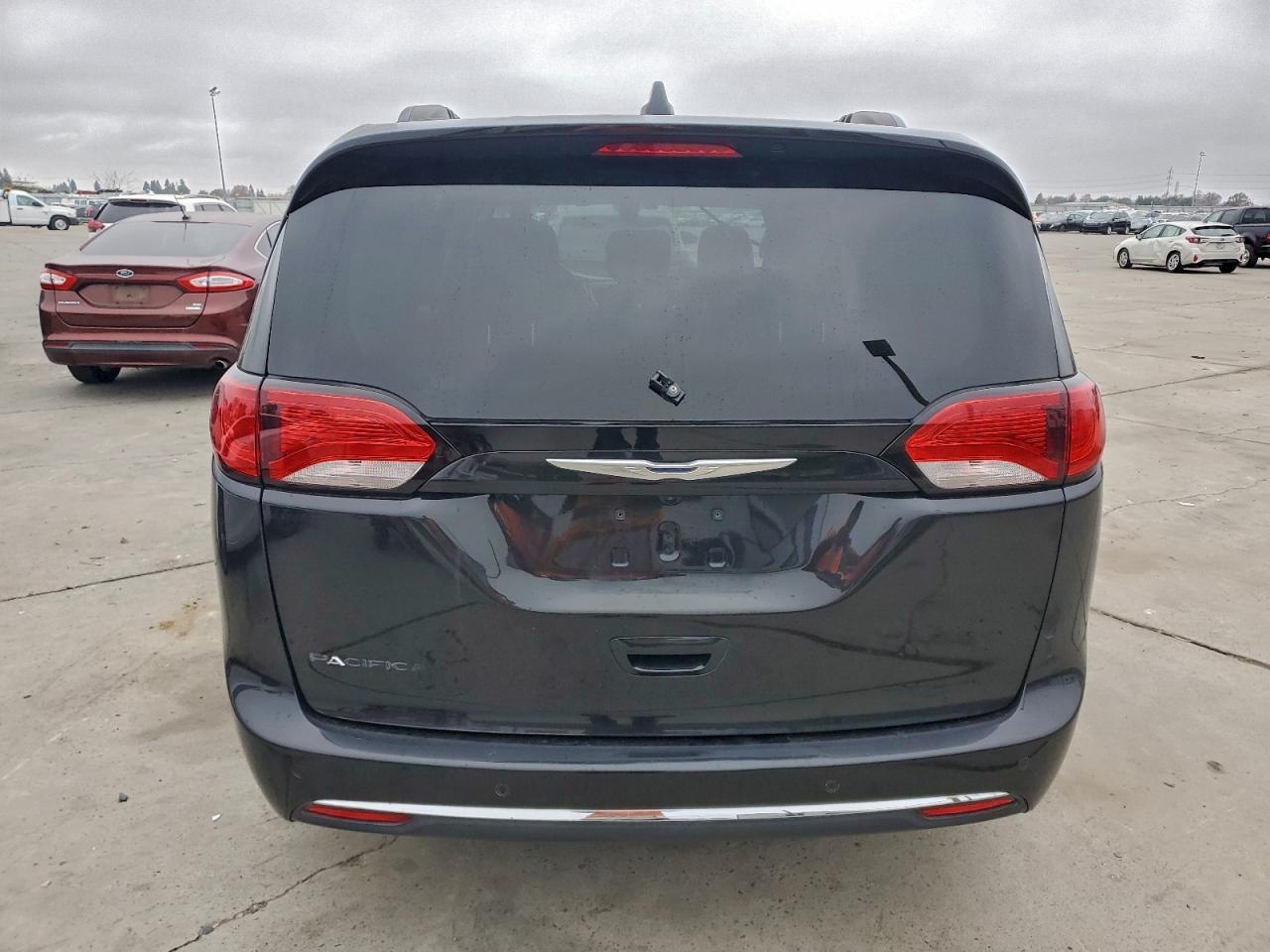 2017 Chrysler Pacifica Touring L - Image 6