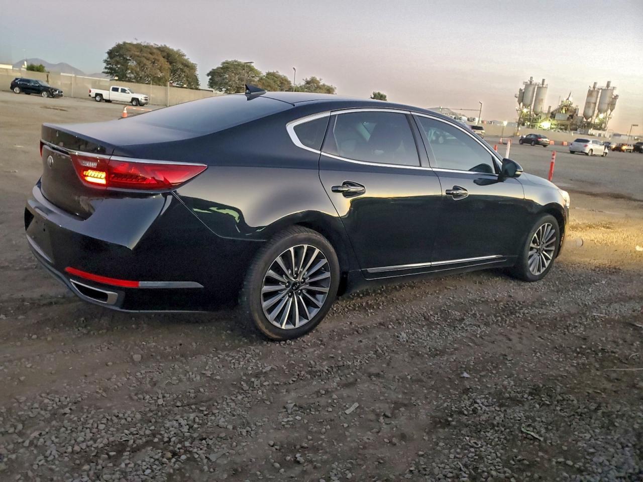 2017 Kia Cadenza Premium - Фото 3