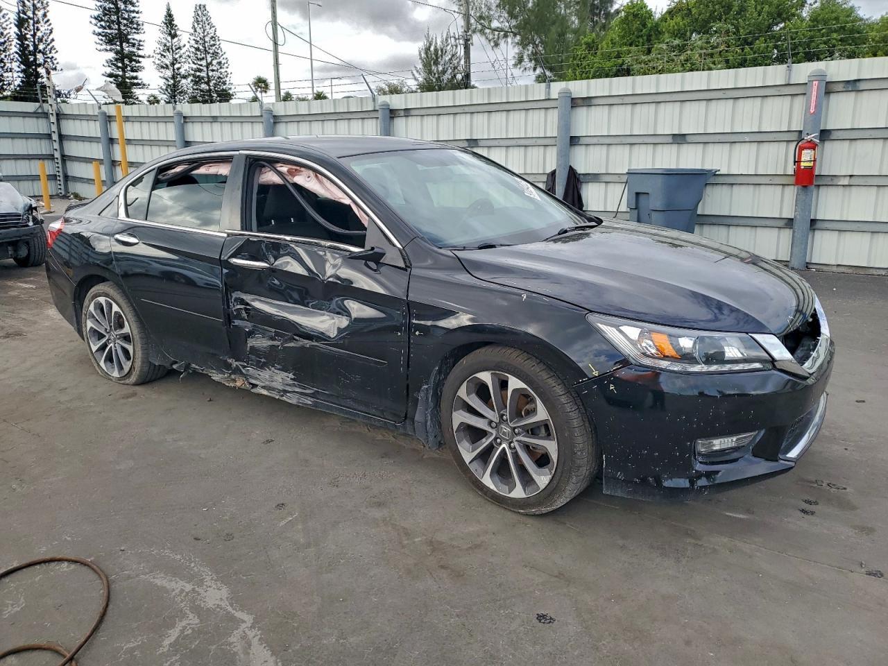 2015 Honda Accord Sport - Image 4