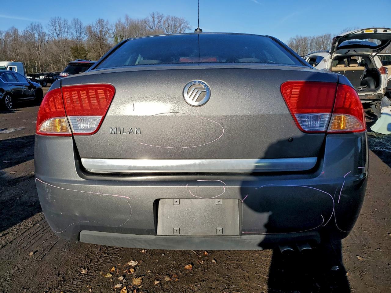 2010 Mercury Milan - Image 6