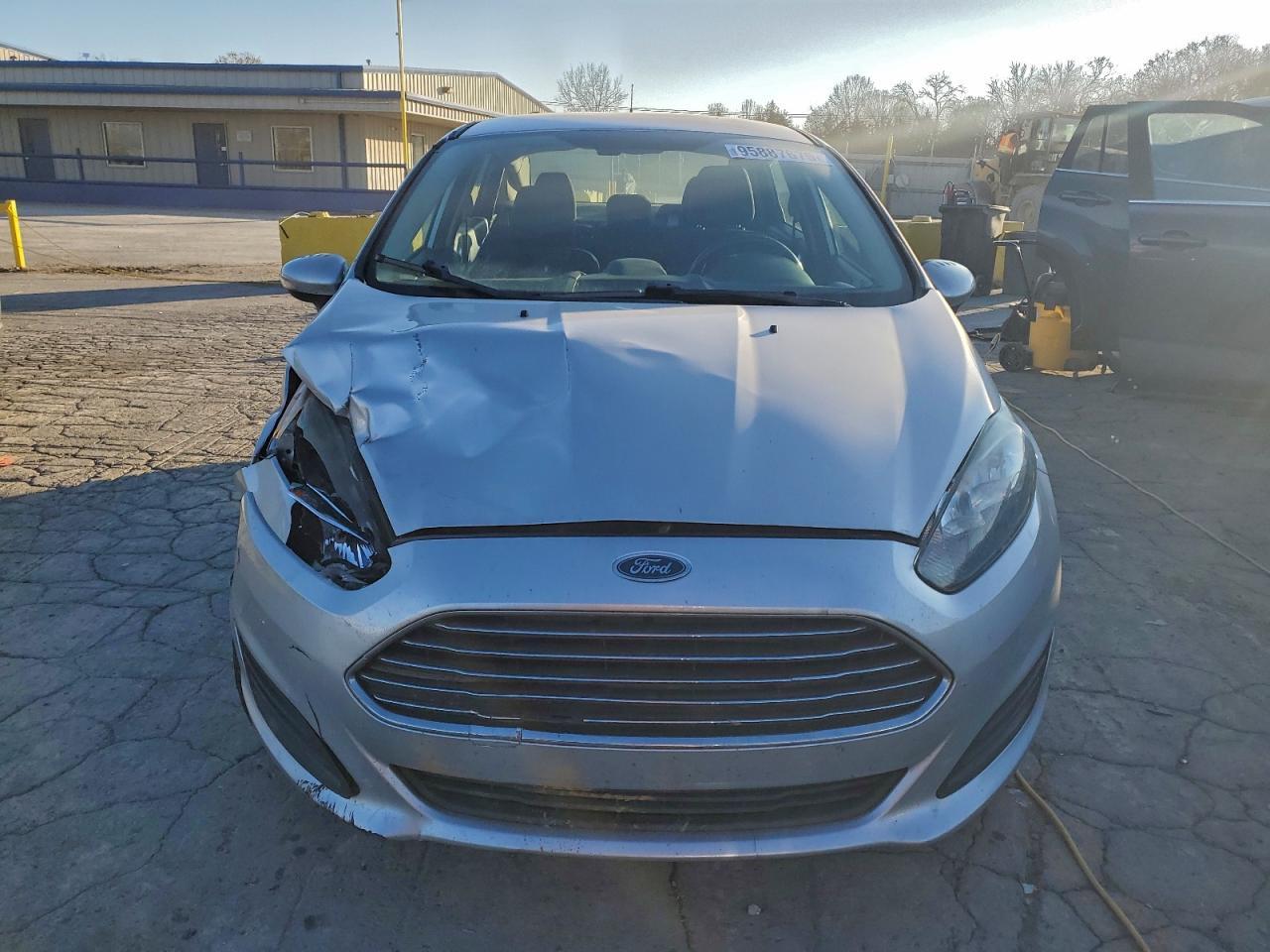 2014 Ford Fiesta Se - Фото 5