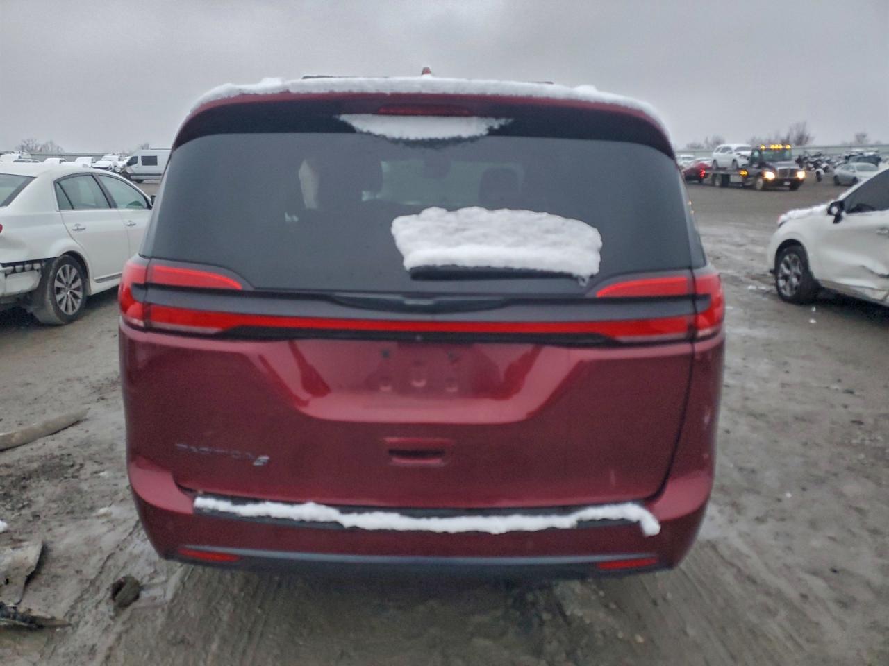 2021 Chrysler Pacifica Touring - Фото 6