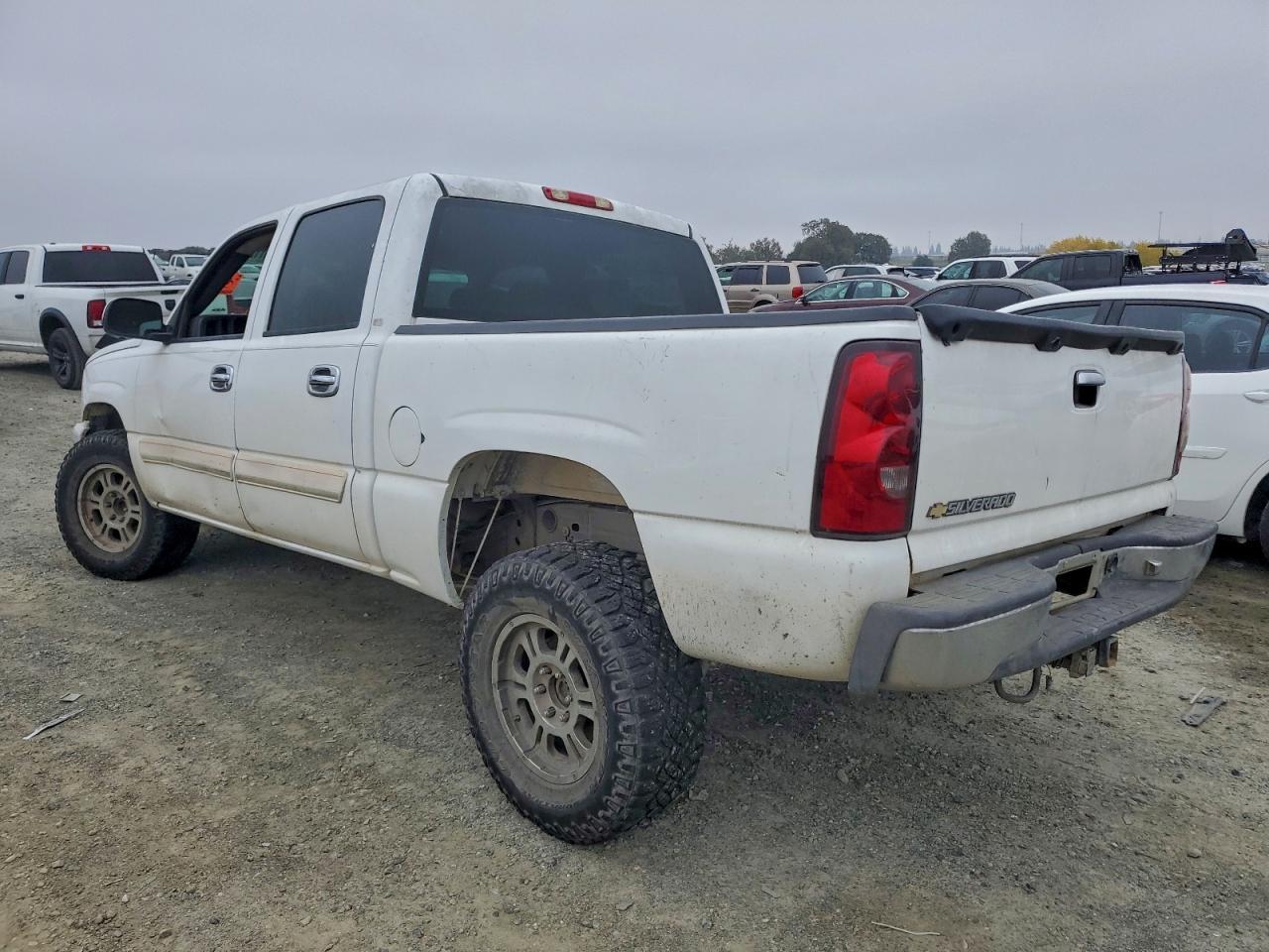 2006 Chevrolet Silverado C1500 - Image 2