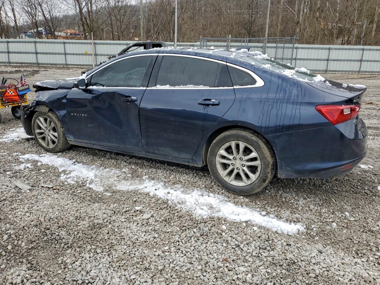 2018 Chevrolet Malibu Lt - Image 2