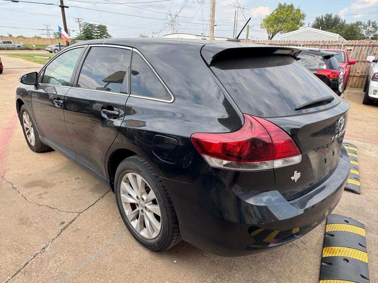 2013 Toyota Venza Le - Image 3