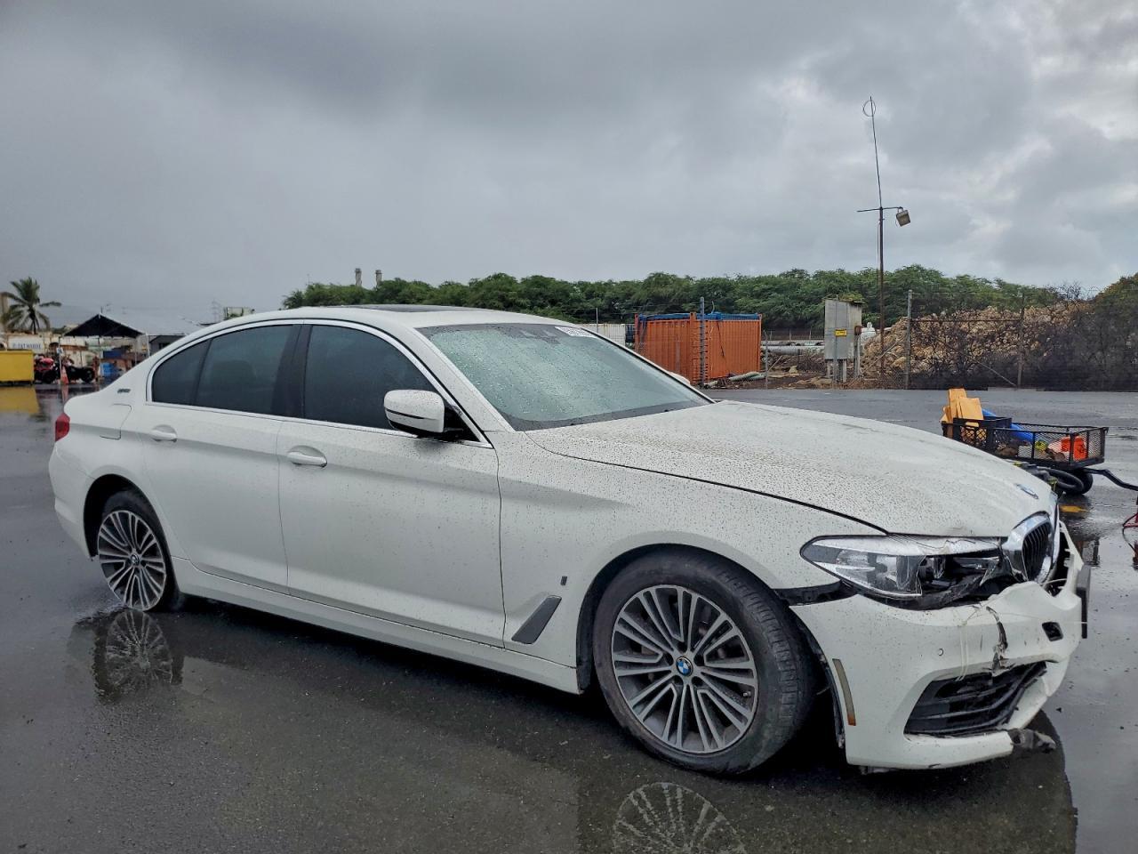 2019 BMW 530E - Image 4