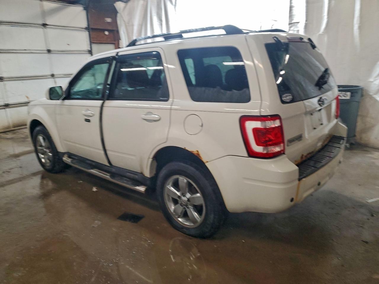 2010 Ford Escape Limited - Фото 2